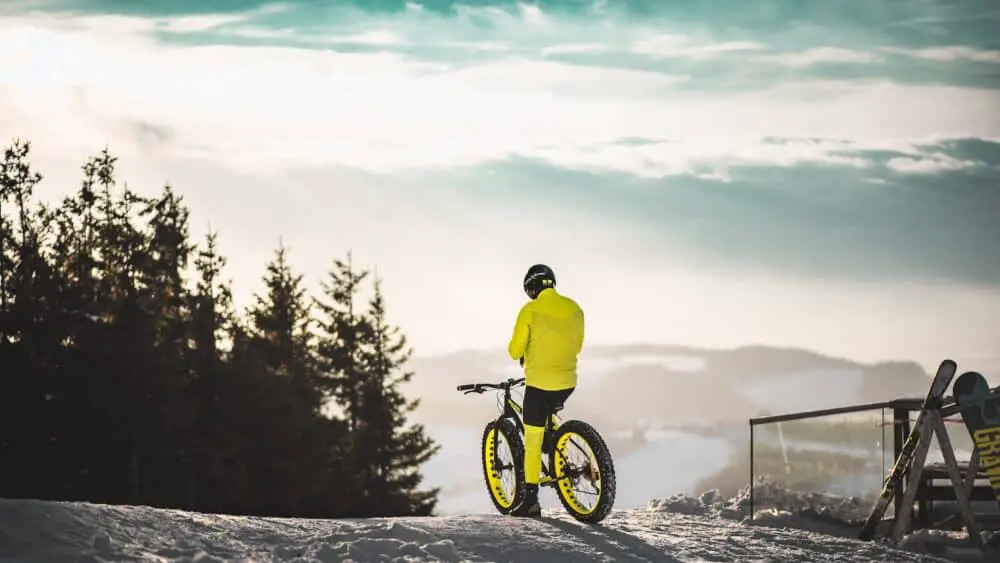 person riding bicycle during daytime